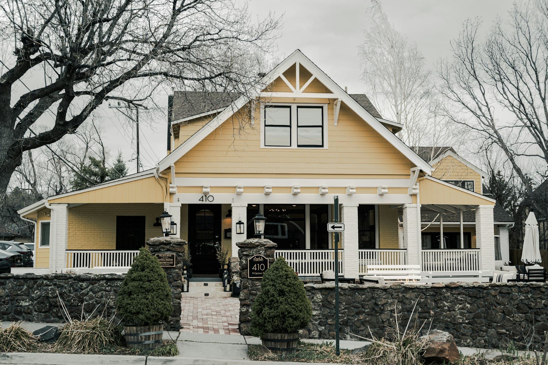 A Houston home with a new roof installed by Bluebonnet Exteriors HTX